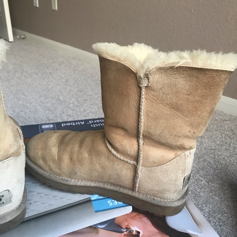 Uggs Boots. Bailey Button. 7 US. - Picture 3 of 7